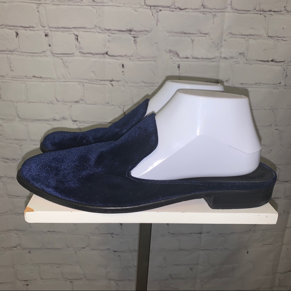 Madison Los‎ Angeles blue velvet loafers size 10